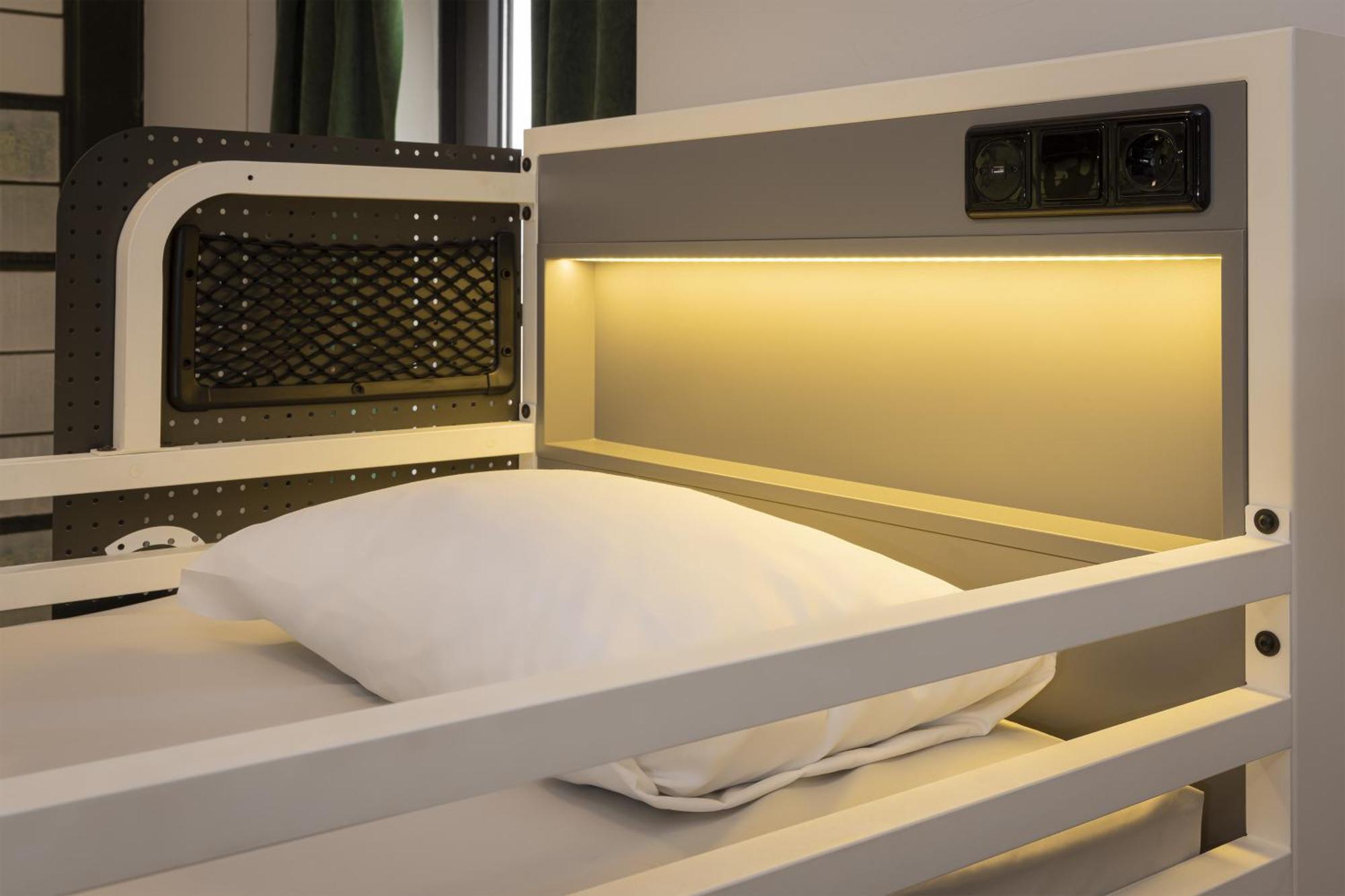 Generator Hostal
