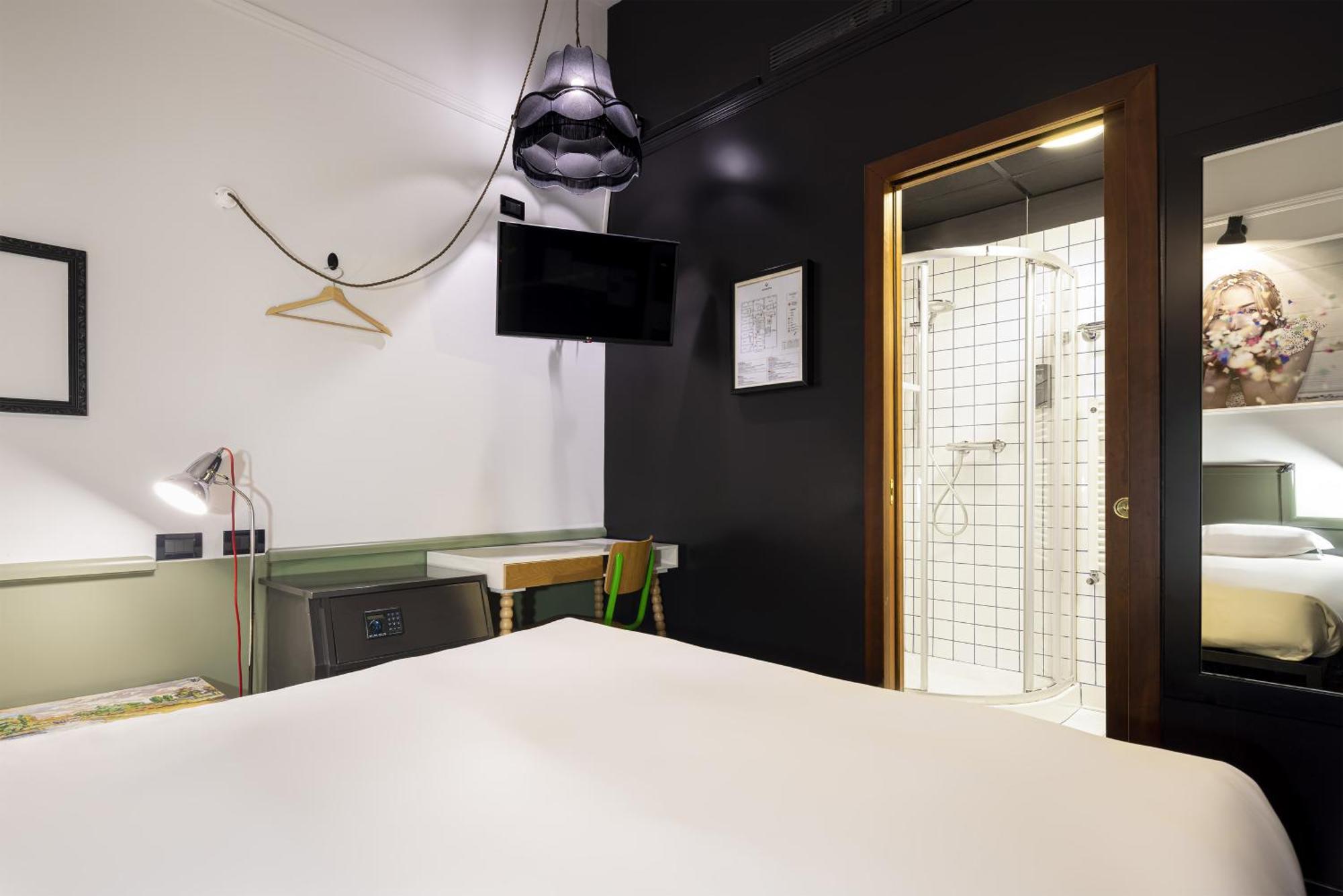 Hostal Generator *